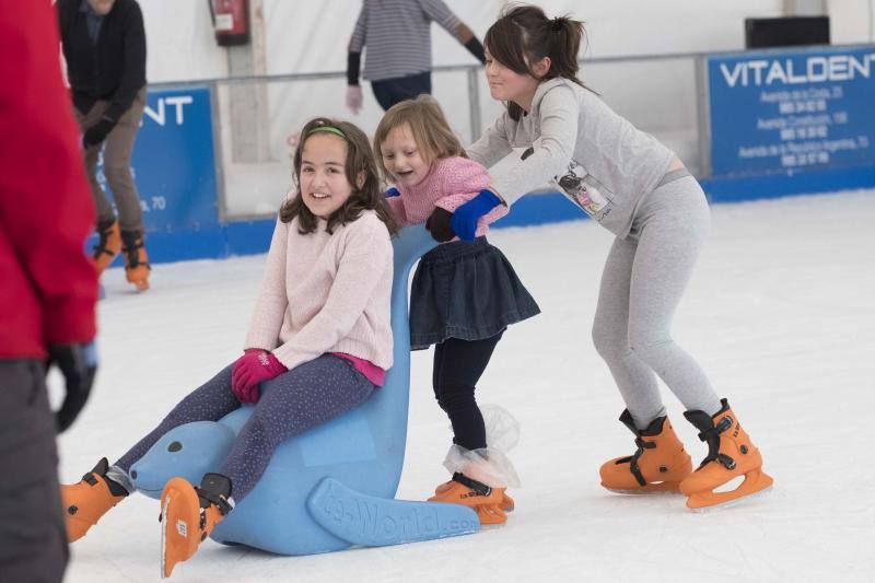 Fotos Gijón exprime el último día de la pista de hielo en la ciudad